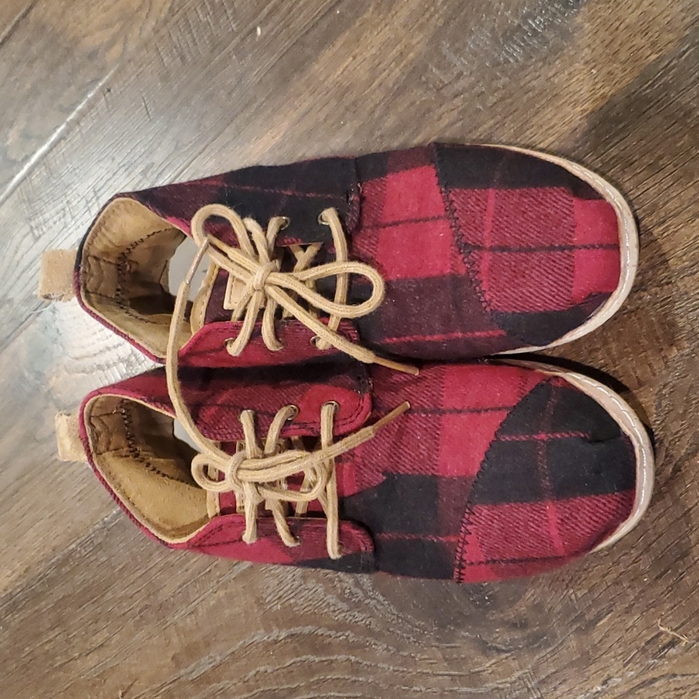 Toms suede shoes